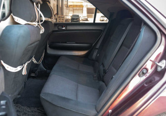 Подержанный автомобиль Toyota Mark II Wagon 2002 года (16 фото)