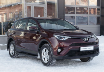 Подержанный автомобиль Toyota RAV4 2018 года (3 фото)