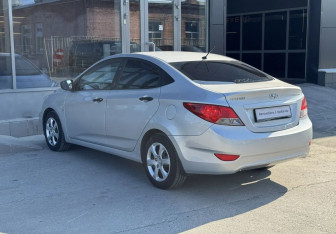 Подержанный автомобиль Hyundai Solaris Sedan 2013 года (7 фото)