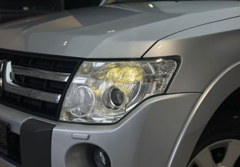 Подержанный автомобиль Mitsubishi Pajero 2011 года (9 фото)