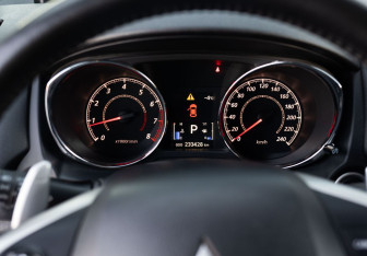 Подержанный автомобиль Mitsubishi ASX 2014 года (13 фото)