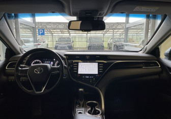 Подержанный автомобиль Toyota Camry Sedan 2019 года (10 фото)