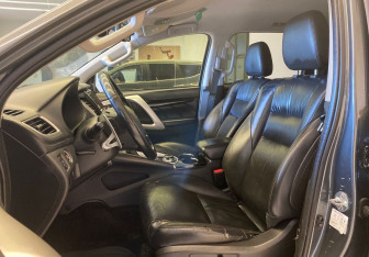 Подержанный автомобиль Mitsubishi Pajero Sport 2019 года (9 фото)