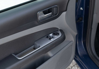 Подержанный автомобиль Ford Focus Hatchback 2011 года (14 фото)