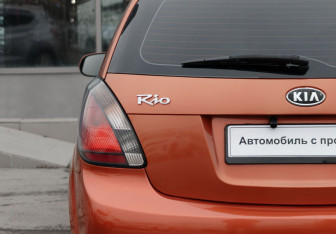 Подержанный автомобиль Kia Rio Hatchback 2009 года (10 фото)