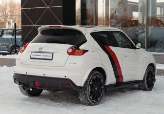 Подержанный автомобиль Nissan Juke 2014 года (5 фото)