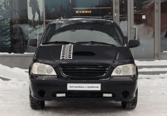 Подержанный автомобиль Kia Carnival 2004 года (2 фото)