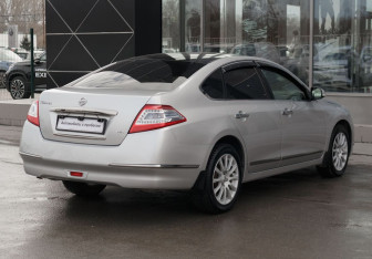 Подержанный автомобиль Nissan Teana 2011 года (5 фото)