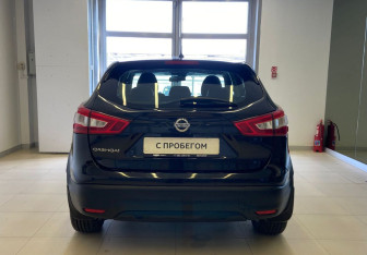 Подержанный автомобиль Nissan Qashqai 2016 года (6 фото)