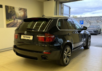 Подержанный автомобиль BMW X5 2009 года (4 фото)