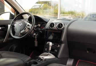 Подержанный автомобиль Nissan Qashqai 2011 года (10 фото)