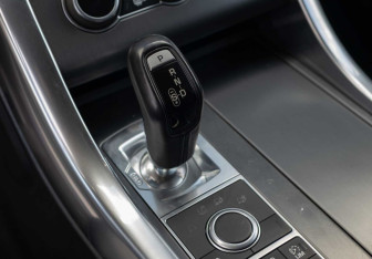 Подержанный автомобиль Land Rover Range Rover Sport 2017 года (17 фото)