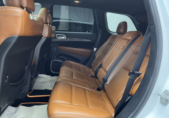 Подержанный автомобиль Jeep Grand Cherokee 2014 года (15 фото)