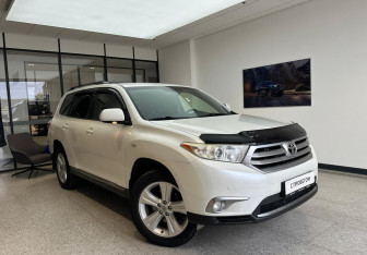 Подержанный автомобиль Toyota Highlander 2013 года (3 фото)