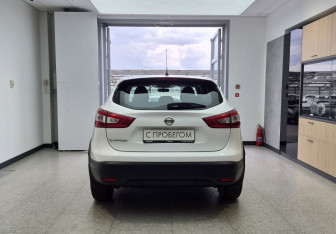 Подержанный автомобиль Nissan Qashqai 2015 года (5 фото)