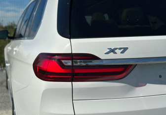 Подержанный автомобиль BMW X7 2019 года (22 фото)