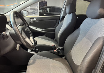 Подержанный автомобиль Hyundai Solaris Sedan 2012 года (8 фото)