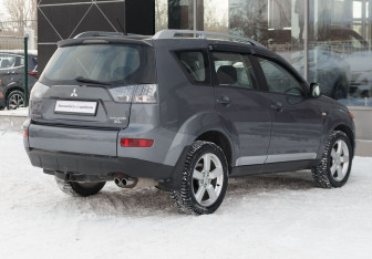 Подержанный автомобиль Mitsubishi Outlander 2007 года (5 фото)