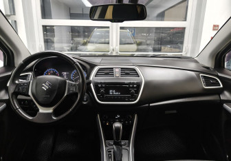 Подержанный автомобиль Toyota Highlander 2014 года (9 фото)