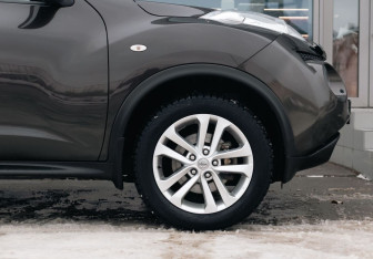 Подержанный автомобиль Nissan Juke 2011 года (9 фото)