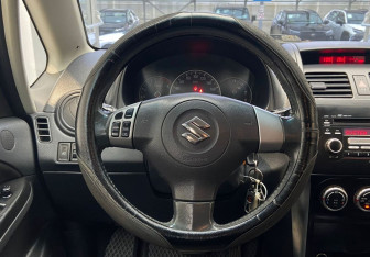 Подержанный автомобиль Suzuki SX4 Hatchback 2009 года (8 фото)