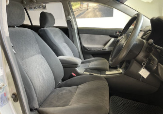 Подержанный автомобиль Toyota Allion 2002 года (8 фото)