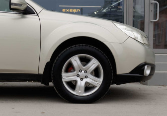 Подержанный автомобиль Subaru Outback Wagon 2010 года (9 фото)