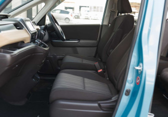 Подержанный автомобиль Honda Freed 2017 года (21 фото)