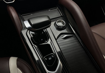 Подержанный автомобиль Geely Monjaro 2023 года (8 фото)