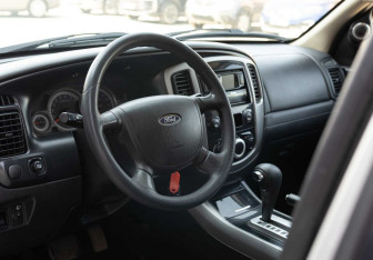 Подержанный автомобиль Ford Escape 2008 года (11 фото)