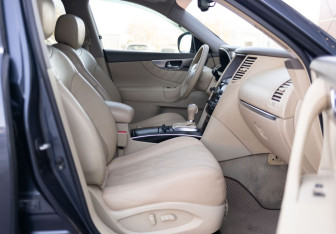 Подержанный автомобиль Infiniti FX 2008 года (25 фото)