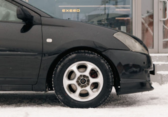 Подержанный автомобиль Toyota Caldina 2003 года (9 фото)