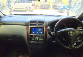 Подержанный автомобиль Toyota Ipsum 2002 года (8 фото)
