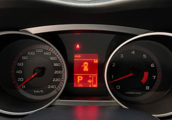 Подержанный автомобиль Mitsubishi Outlander 2008 года (8 фото)