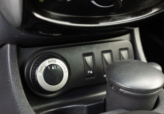 Подержанный автомобиль Nissan Terrano 2016 года (15 фото)