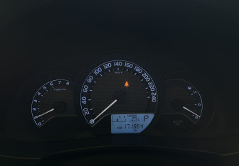 Подержанный автомобиль Toyota Corolla Sedan 2013 года (11 фото)