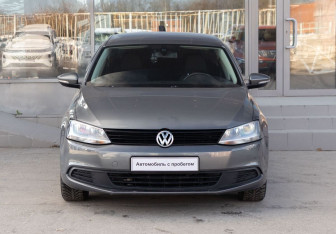 Подержанный автомобиль Volkswagen Jetta Sedan 2013 года (2 фото)
