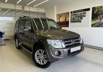 Подержанный автомобиль Mitsubishi Pajero 2012 года (3 фото)