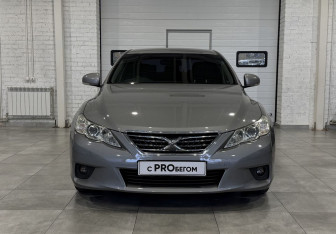 Подержанный автомобиль Toyota Mark X 2010 года (2 фото)