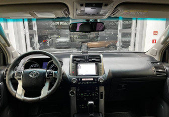 Подержанный автомобиль Toyota Land Cruiser Prado 2013 года (10 фото)