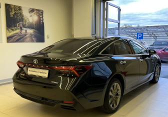 Подержанный автомобиль Toyota Avalon 2021 года (4 фото)
