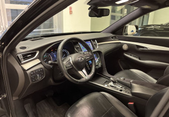 Подержанный автомобиль Infiniti QX50 2018 года (14 фото)