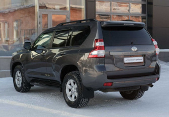 Подержанный автомобиль Toyota Land Cruiser Prado 2014 года (7 фото)