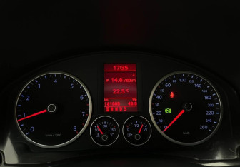 Подержанный автомобиль Volkswagen Tiguan 2008 года (10 фото)