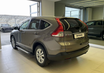 Подержанный автомобиль Honda CR-V 2012 года (6 фото)