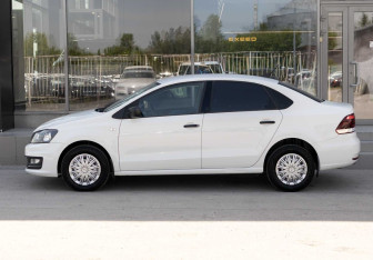 Подержанный автомобиль Volkswagen Polo Sedan 2019 года (8 фото)