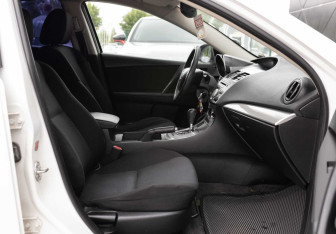 Подержанный автомобиль Mazda 3 Sedan 2011 года (18 фото)