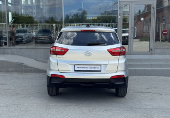 Подержанный автомобиль Hyundai Creta 2019 года (6 фото)