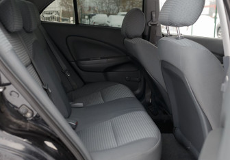 Подержанный автомобиль Nissan Almera Sedan 2006 года (16 фото)