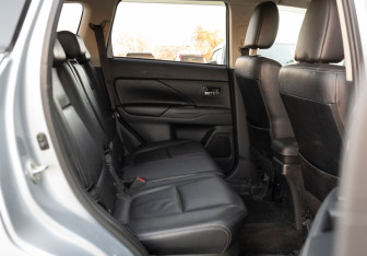 Подержанный автомобиль Mitsubishi Outlander 2012 года (19 фото)